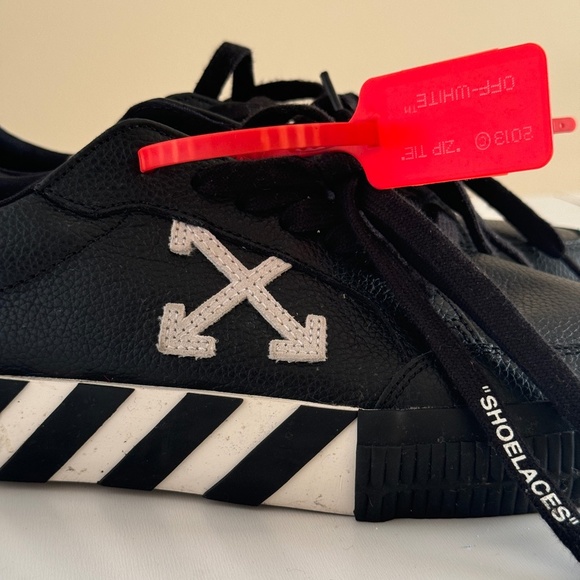 Off-White Vulcanized Sneaker Low Black White FW19 Vulc shoes - Picture 5 of 11